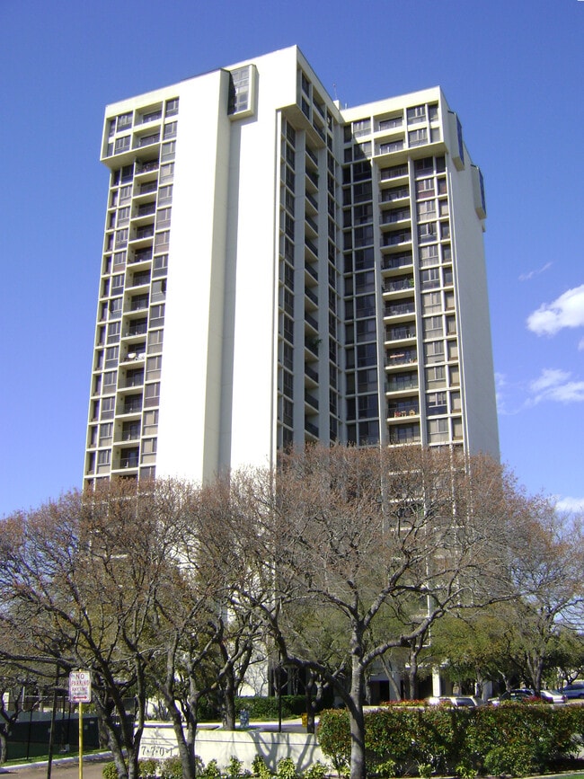 Building Photo - 7701 Wurzbach Tower