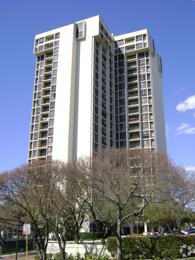 Building Photo - 7701 Wurzbach Tower