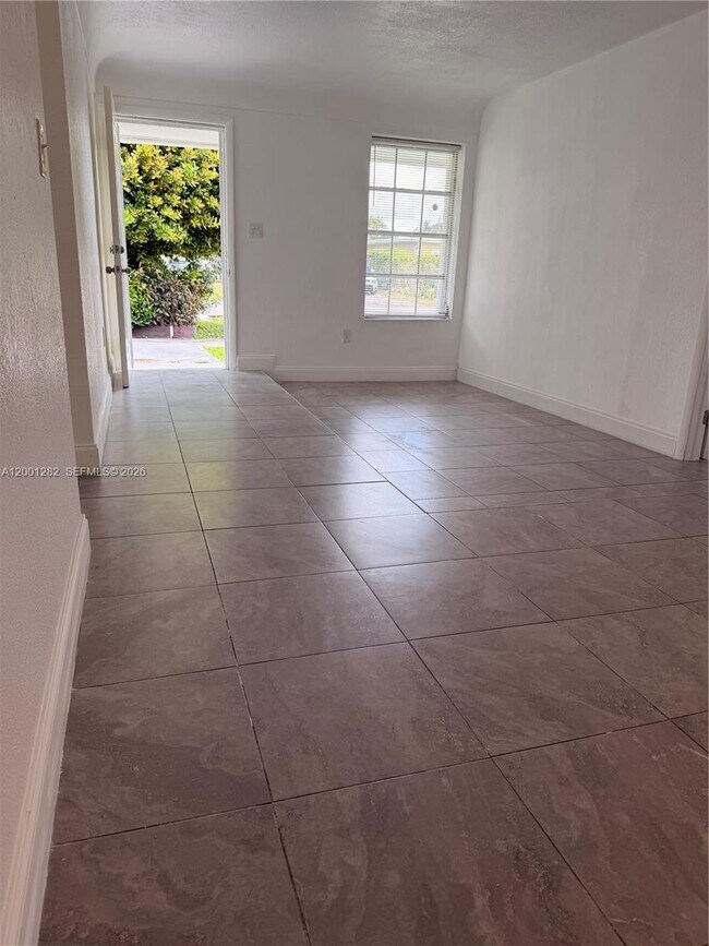 Foto del edificio - 6613 Evergreen Dr