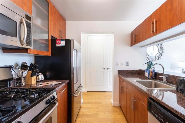Foto del edificio - 254 W 54th St