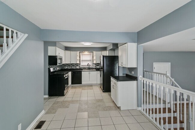 Foto del edificio - 14500 Sawyer Ave