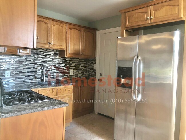 Building Photo - 3 BEDROOM DARBY HOME!