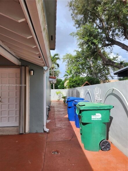 Building Photo - 3620 SW 106th Ave