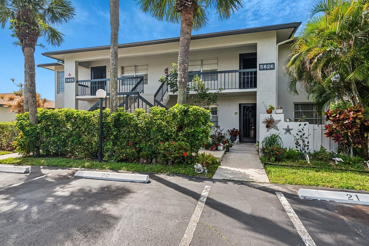 Foto principal - 5826 Areca Palm Ct