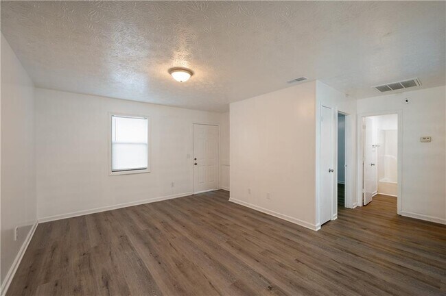Building Photo - 1012 Davis St