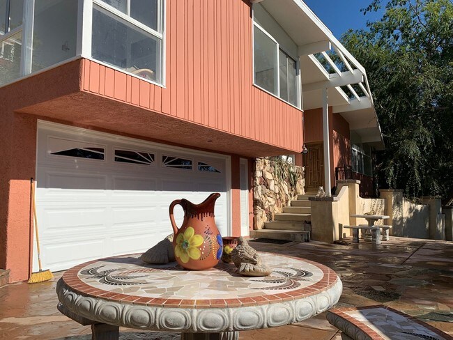 Garage and entry way - 10458 Pearson Pl