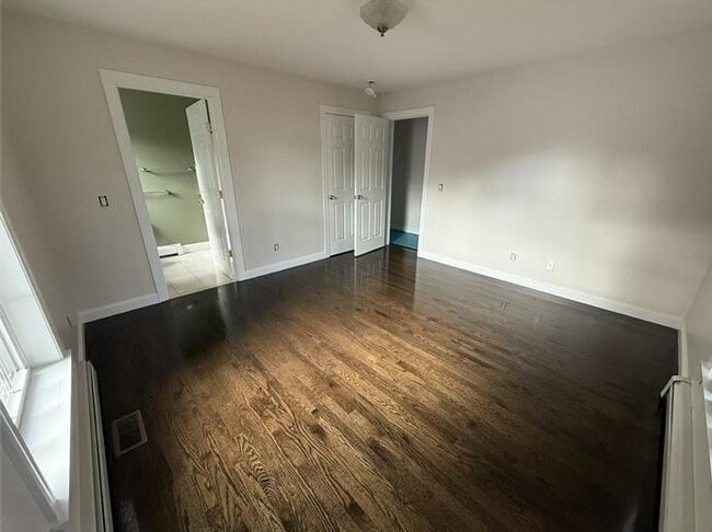 Photo - 2 Woodside Dr House