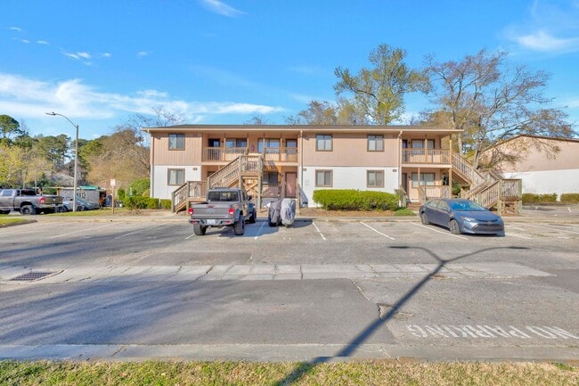 Second Floor Apartment Available in Wilmington! - Second Floor Apartment Available in Wilmington!