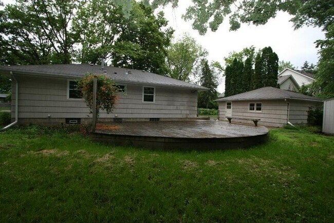 Foto del edificio - 3 Bed/2 Bath/Office SF in Bloomington