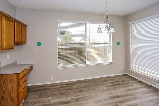 Foto del edificio - 2616 Lonesome Oak Dr