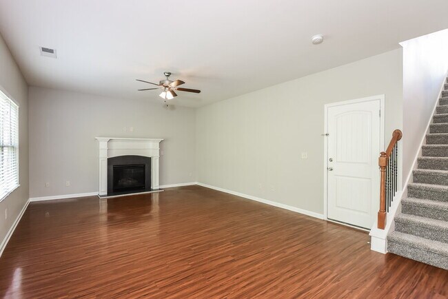 Building Photo - 930 Walking Stick Trail NE