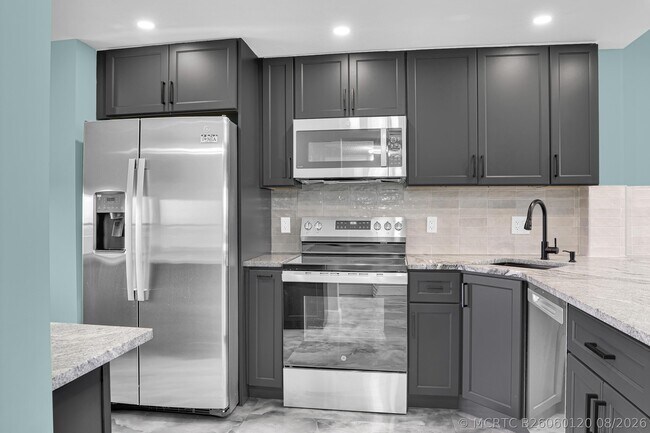 Foto del edificio - 4015 W Palm Aire Dr