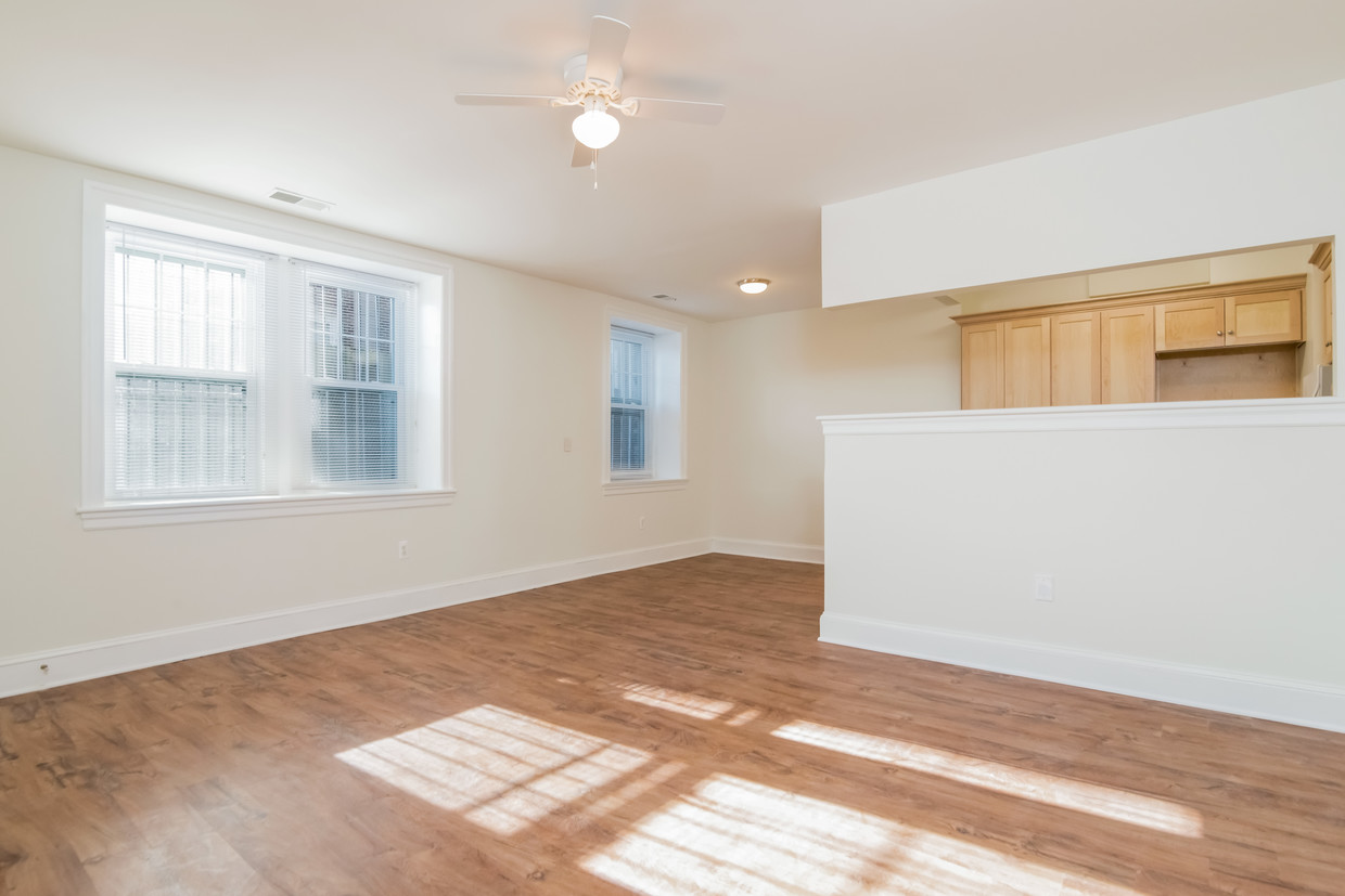 Living room - 6655 McCallum St