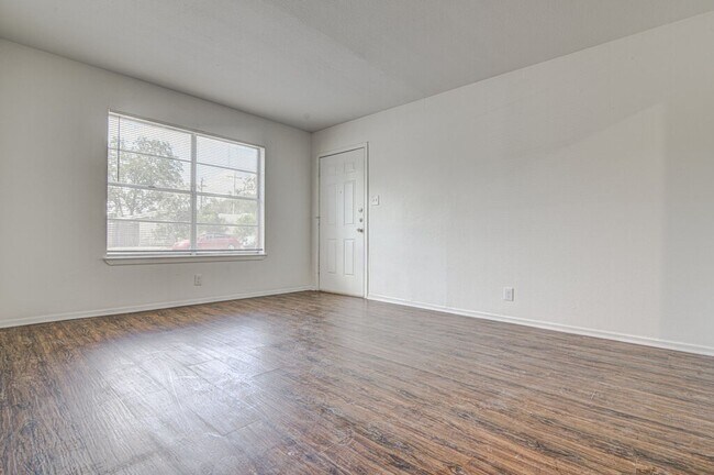 Foto del edificio - 5006 Brighton Rd