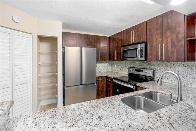 Foto del edificio - 161 Santa Clara Dr