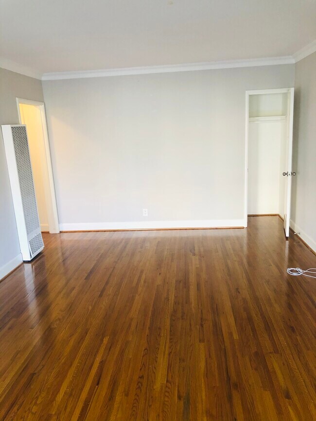 Foto del edificio - 223 S Elm Dr