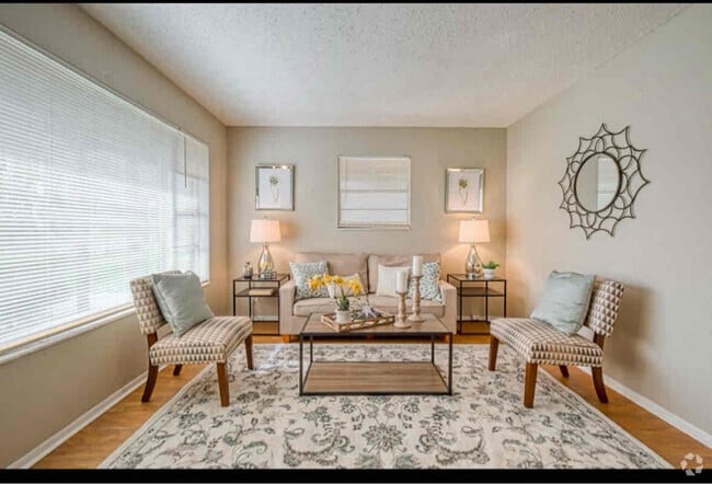 Building Photo - 2220 Eudine Dr W