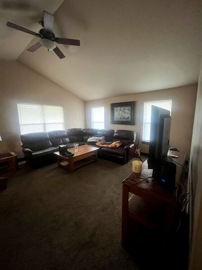 Building Photo - 3 Bed 2 Bath in Bozeman