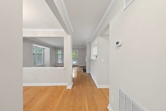Building Photo - 1210 Westview Ln