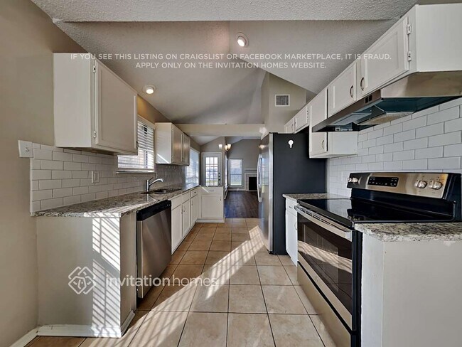 Foto del edificio - 6504 Devine Dr