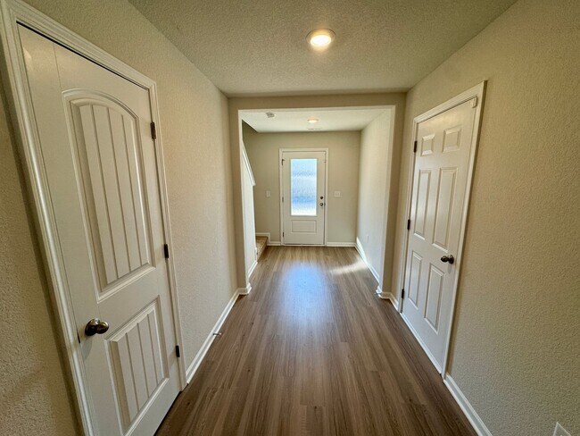 Foto del edificio - Located in Creedmore Hills a 4BR/2.5BA home with 2 car garage