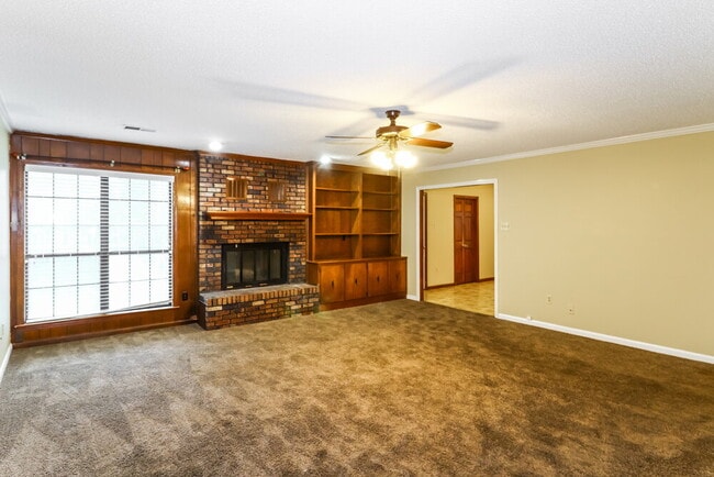 Foto del edificio - 928 Pheasant Hollow Dr