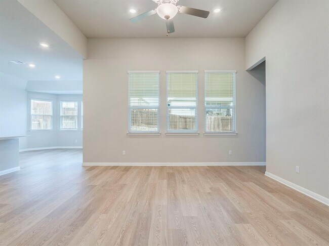 Building Photo - 285 Cathedral Mountain Dr