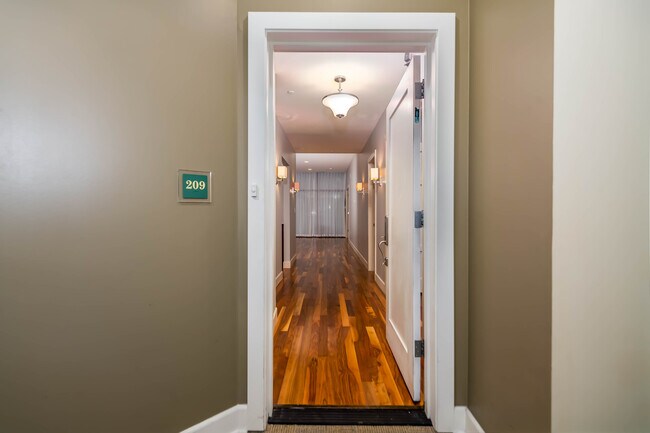 Foto del edificio - 6451 Clayton Rd
