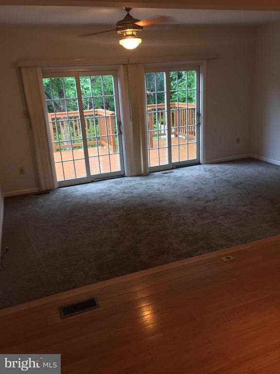 Building Photo - 8911 Oakwood Way