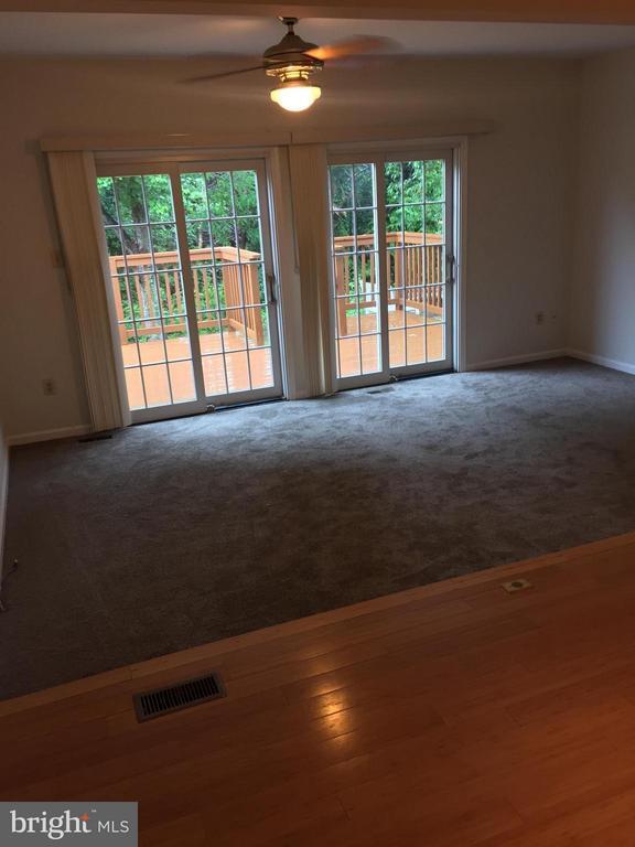 Foto del edificio - 8911 Oakwood Way