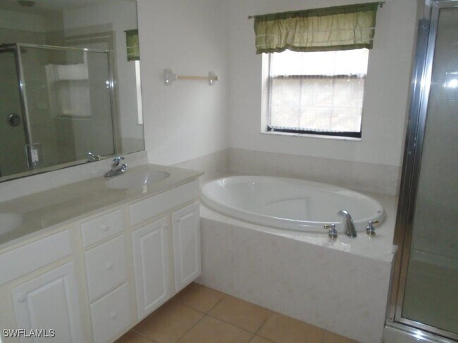 Foto del edificio - 9058 Water Tupelo Rd