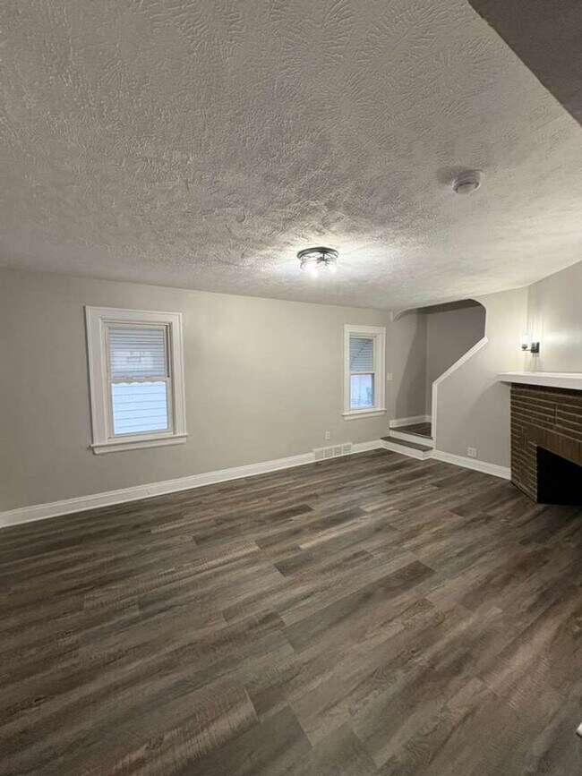 Building Photo - Charming 3-Bedroom Home in Maple Heights – Newly Renovated Entry & Spacious Yard