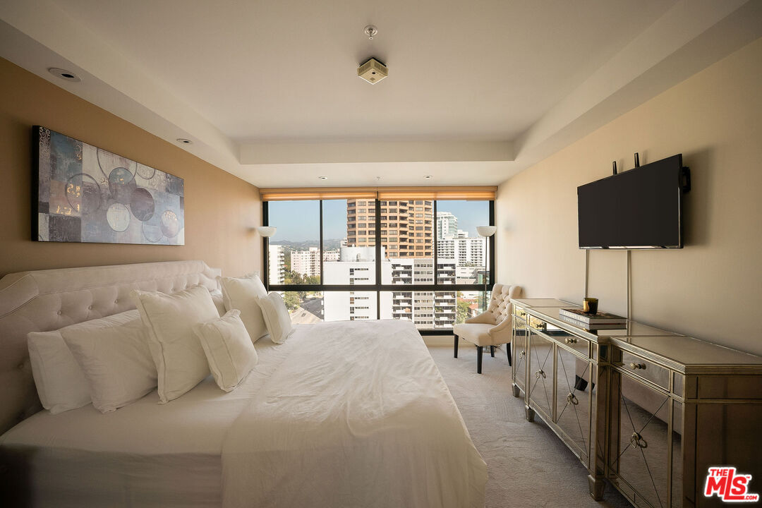 Foto principal - 10490 Wilshire Blvd