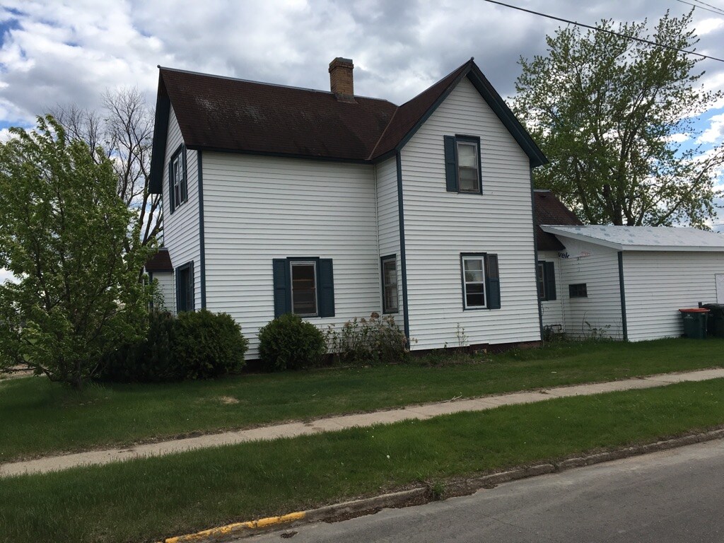 223 3rd St NE, Staples, MN 56479 House for Rent in Staples, MN