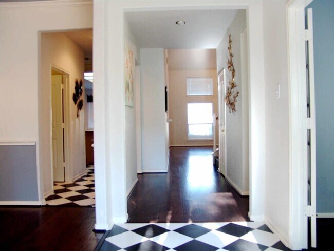 Foto del edificio - 3127 Edgewood Dr