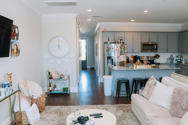 Foto del edificio - 102 Far View Dr