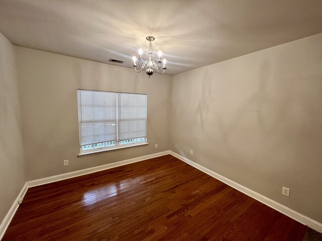 Building Photo - 104 Heatherlock St