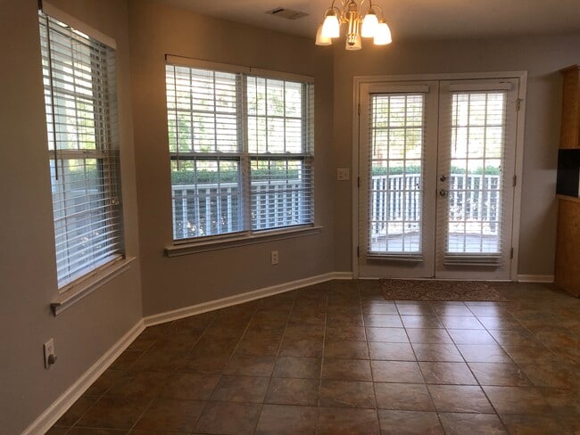 Building Photo - 324 E River Bend Dr