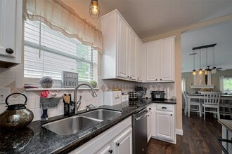 Building Photo - 18914 Hikers Trail Dr