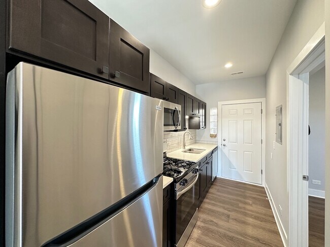 Foto del edificio - 3358 W Montrose Ave