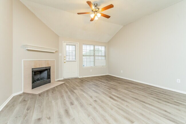 Building Photo - 813 Edgehill Rd