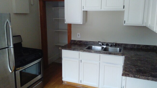 Foto del edificio - 3254 Harriet Ave