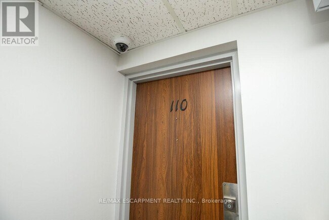 Photo du bâtiment - 71 Vanier Dr