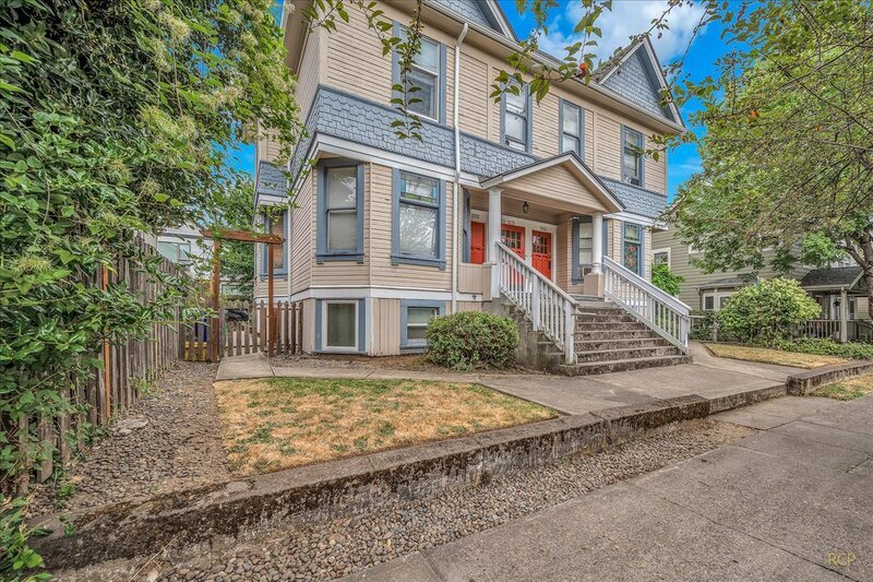 Primary Photo - 3032 N Williams Ave