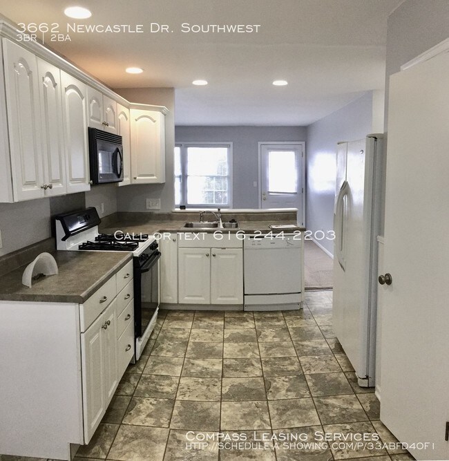 Building Photo - 3662 Newcastle Dr SE