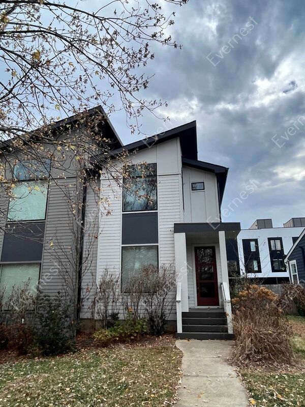 Foto principal - 549 B Moore Ave