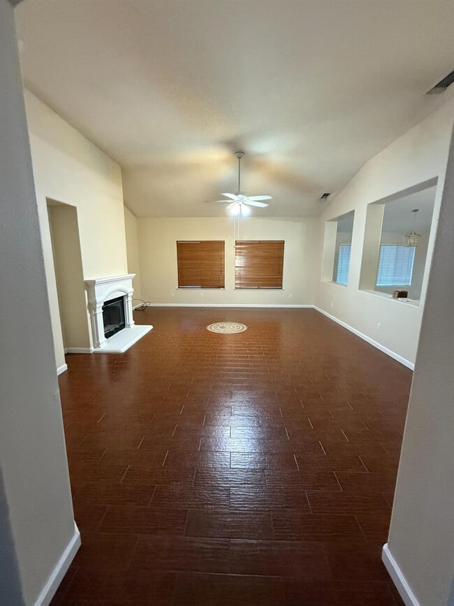 Foto del edificio - 5731 N Tracy Ave