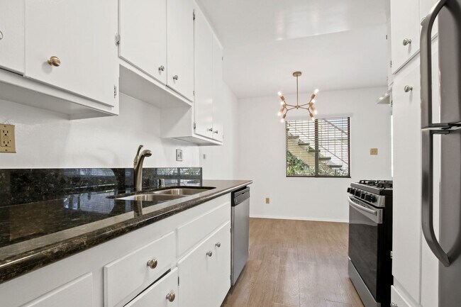 Building Photo - 1449 Princeton St in Santa Monica