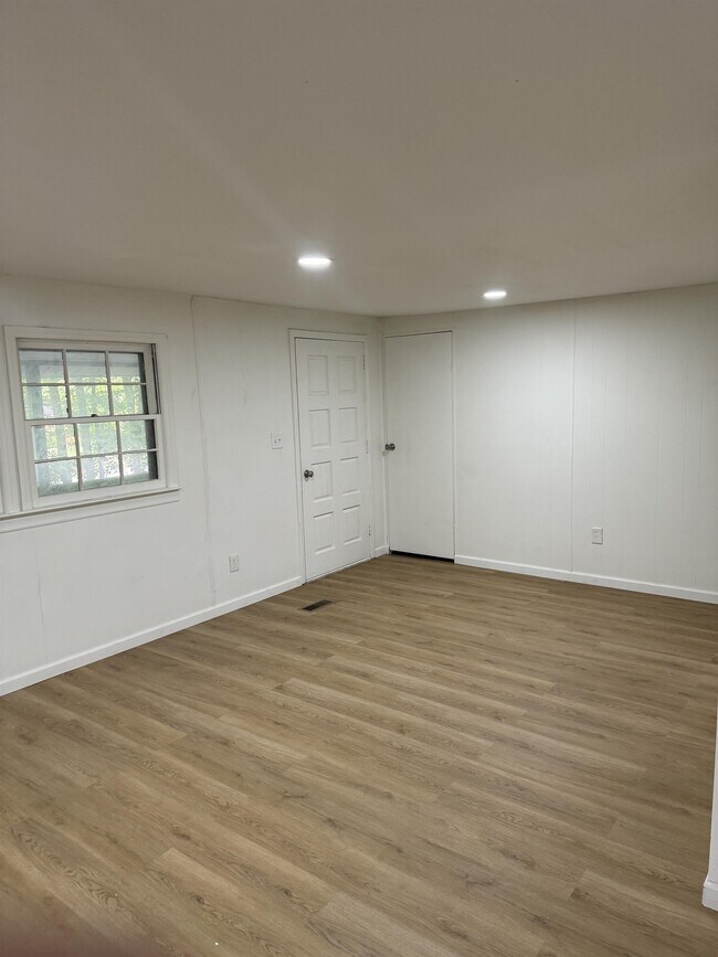 Building Photo - 2135 Larkwood Dr