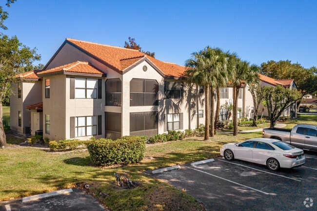 2110 Arbour Walk CIr - Oasis at Naples